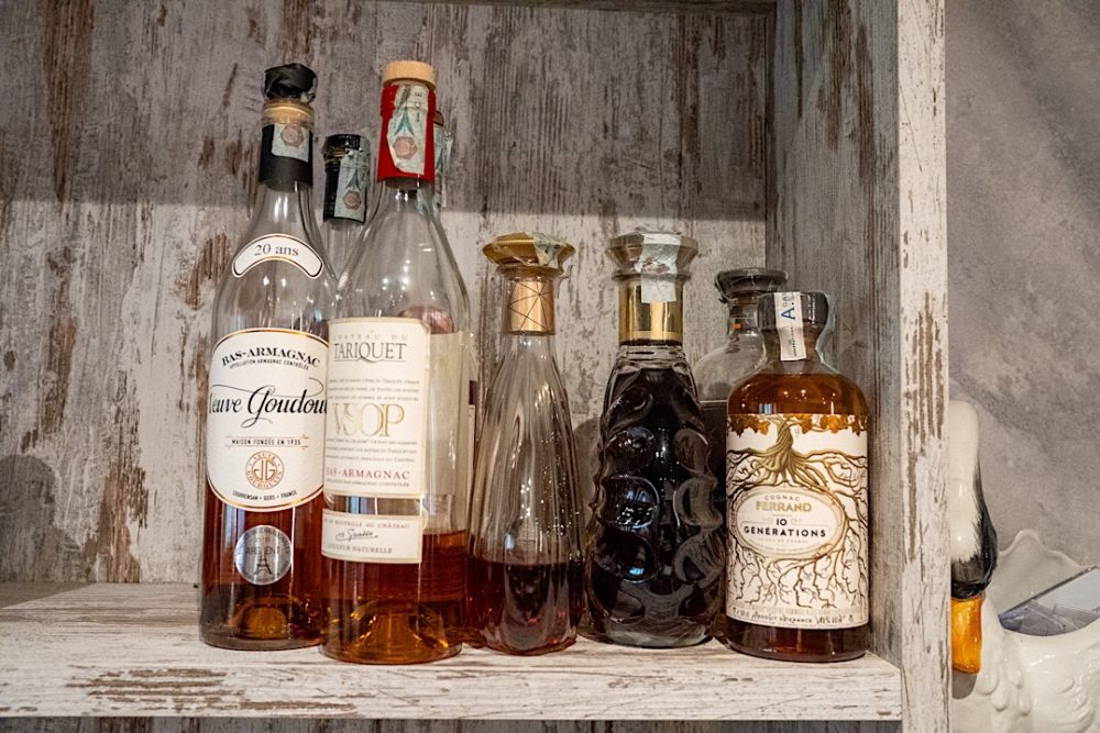  Esplora la nostra raffinata collezione di rum, whisky, amari e liquori selezionati da tutto il mondo. Gusti intensi e aromi unici per intenditori e appassionati. Degusta le etichette pi&ugrave; pregiate. whiskye, rum, amari, grappe, distillati