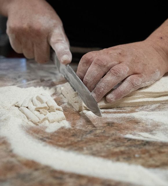  Scopri il Ristorante La Cascata Vendolo a Castione Andevenno. Delizia il tuo palato con carne, formaggi, birre artigianali e vini italiani. Assapora pizzoccheri, sciatt e bresaola. Un&rsquo;esperienza culinaria indimenticabile ti aspetta. Prenota ora! ristorante valtellinese, carne, vino, birra, amari e digestivi