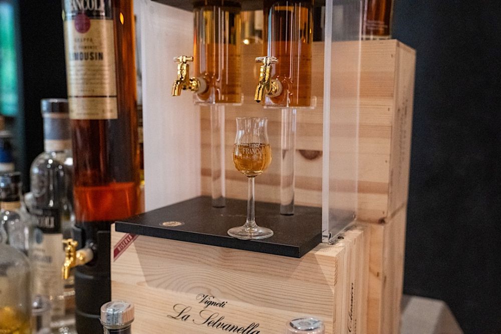  Esplora la nostra raffinata collezione di rum, whisky, amari e liquori selezionati da tutto il mondo. Gusti intensi e aromi unici per intenditori e appassionati. Degusta le etichette pi&ugrave; pregiate. whiskye, rum, amari, grappe, distillati