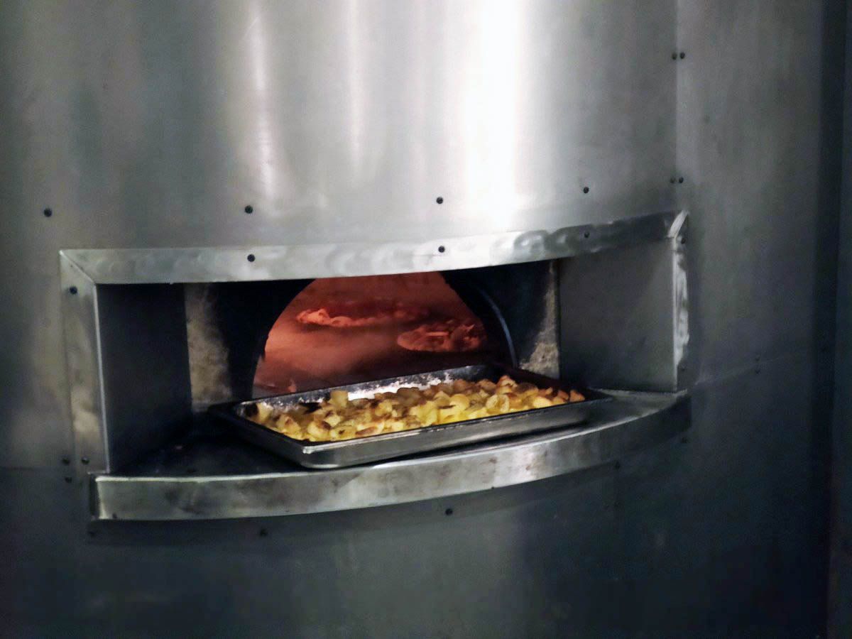 Tutto iniziò nel lontano 1951 quando i nonni acquistarono una vecchia centrale idroelettrica che venne poi ristrutturata divenendo da prima un circolo del dopo guerra e poi una locanda ristorante castione andavenno, ristorante sondrio, ristorante di carne, ristorante morbegno, ristorante aprica Tutto iniziò nel lontano 1951 quando i nonni acquistarono una vecchia centrale idroelettrica che venne poi ristrutturata divenendo da prima un circolo del dopo guerra e poi una locanda ristorante castione andavenno, ristorante sondrio, ristorante di carne, ristorante morbegno, ristorante aprica