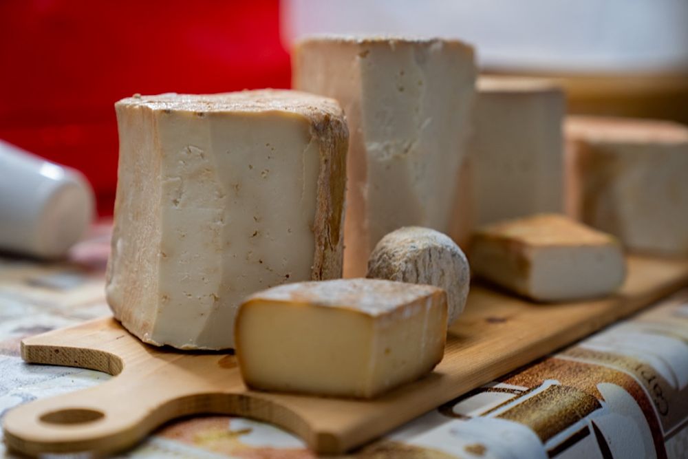 Esplora il nostro menù di cucina valtellinese autentica: piatti tradizionali come pizzoccheri, sciatt e bresaola, preparati con ingredienti freschi e di qualità. Vivi i sapori unici della Valtellina nel nostro ristorante. Carne Salada Piemontese, Vitello Tonnato, Erborinati, Pizzoccheri, Tzigeuner Esplora il nostro menù di cucina valtellinese autentica: piatti tradizionali come pizzoccheri, sciatt e bresaola, preparati con ingredienti freschi e di qualità. Vivi i sapori unici della Valtellina nel nostro ristorante. Carne Salada Piemontese, Vitello Tonnato, Erborinati, Pizzoccheri, Tzigeuner