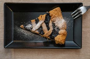  Scopri il Ristorante La Cascata Vendolo a Castione Andevenno. Delizia il tuo palato con carne, formaggi, birre artigianali e vini italiani. Assapora pizzoccheri, sciatt e bresaola. Un&rsquo;esperienza culinaria indimenticabile ti aspetta. Prenota ora! ristorante valtellinese, carne, vino, birra, amari e digestivi