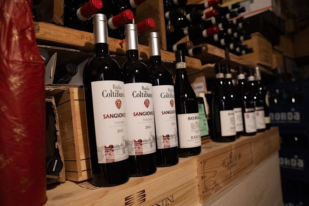  Scopri la nostra selezione di vini d'eccellenza provenienti dalle migliori cantine italiane. Vini rossi, bianchi e bollicine per abbinamenti perfetti e degustazioni indimenticabili. Vivi l'esperienza del vero gusto italiano. 